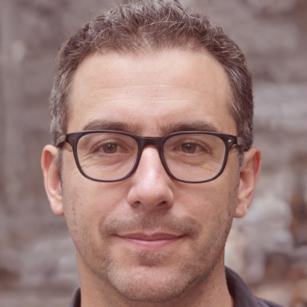 Filip Kowalewski financial monitoring expert and course facilitator